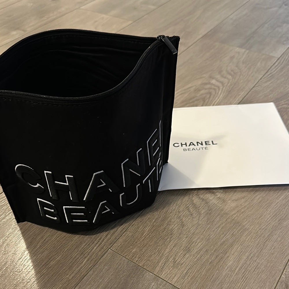 Chanel Beaute’Black Makeup Bag/pouch